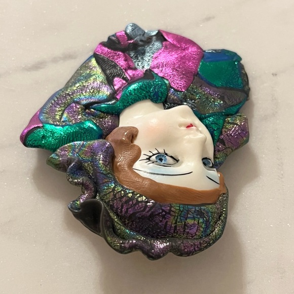 VTG Art Deco Lady Face Head Brooch Pin with real feathers Aristocrat - Picture 4 of 11